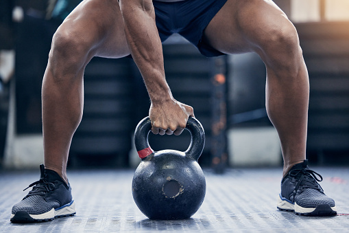 4 Erstaunliche Vorteile von Kettlebell -Schaukeln