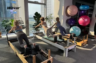 Verwenden Sie den Pilates -Reformer, um einen perfekten Körper zu formen Verwenden Sie den Pilates -Reformer, um einen perfekten Körper zu formen