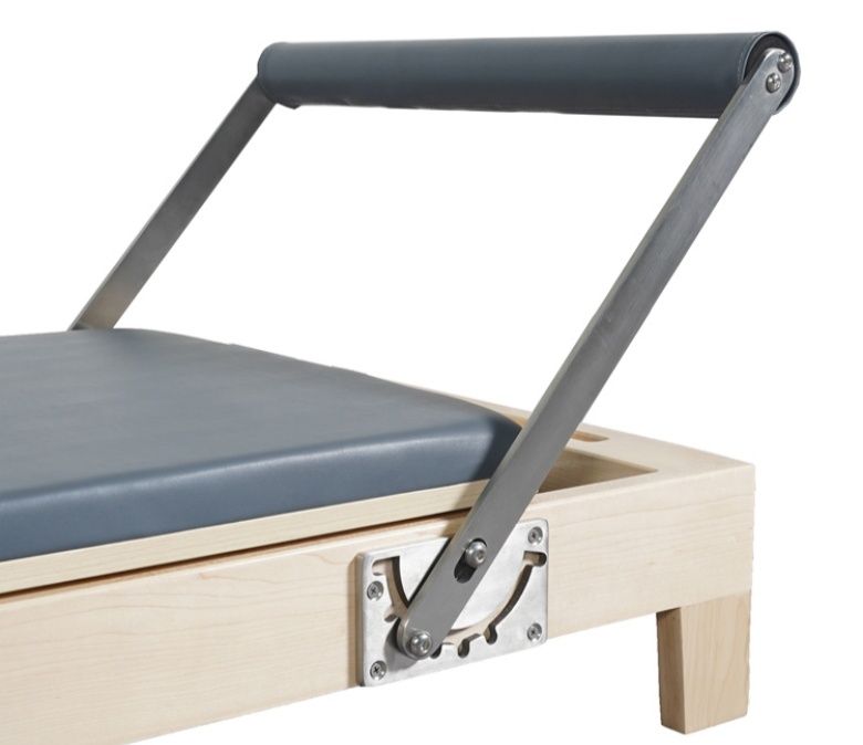 Faltbare Pilates -Übungsmaschine mit Holzbeinen