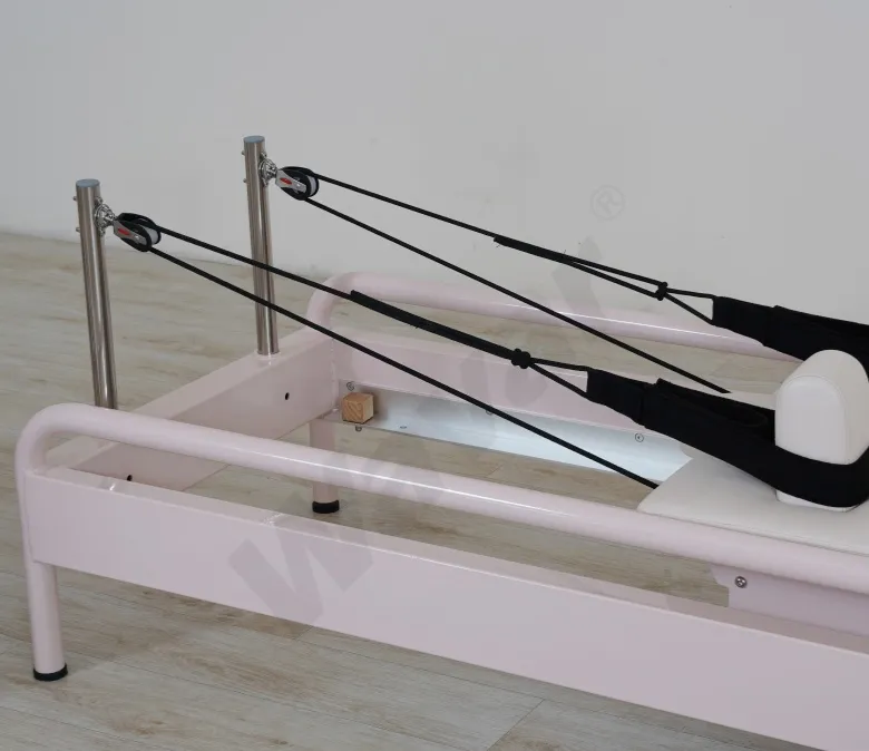 New Pink Steel Pilates Reformer mit eingebauter Fußbalken