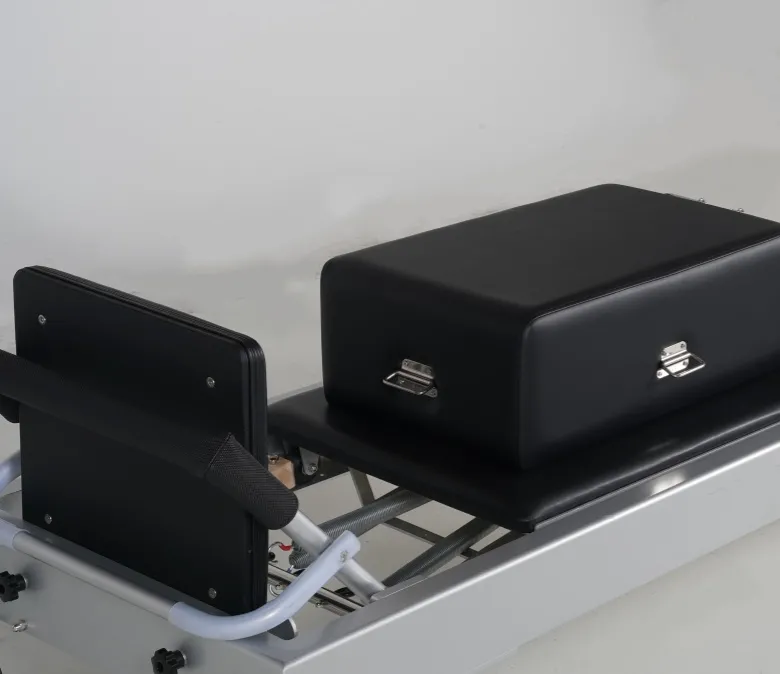 Klassischer Pilates -Reformer mit Turm