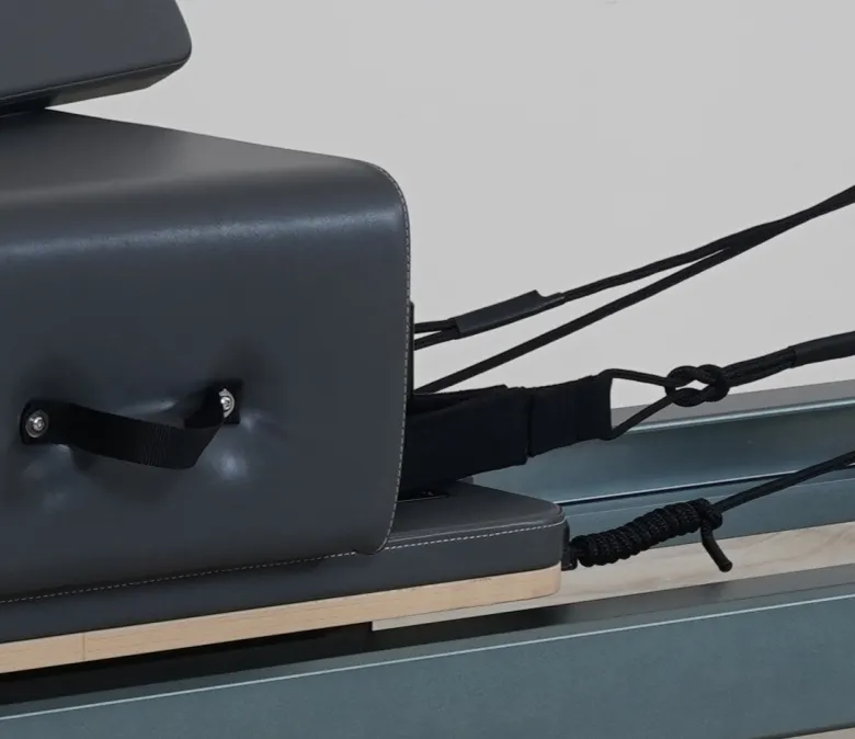 Anodierter Gunmetal Grey Pilates Reformer 4.0