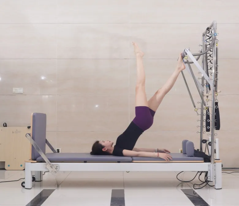 Studio-Pilates-Reformer aus Aluminiumlegierung mit Turm