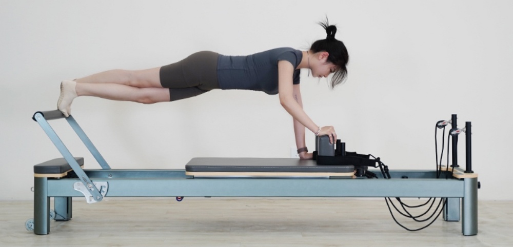 Anodierter Gunmetal Grey Pilates Reformer 4.0 Anodierter Gunmetal Grey Pilates Reformer 4.0